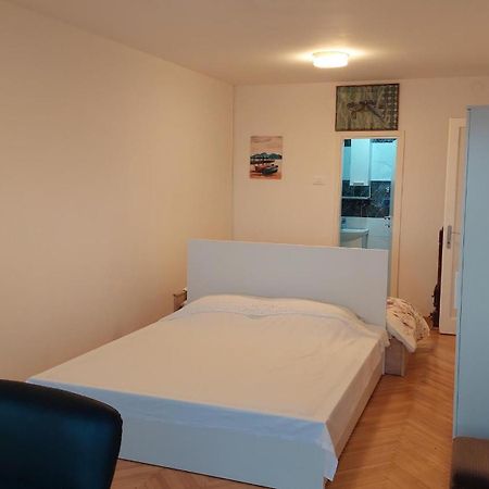 Room With Private Toilet And Balcony In City Center In Shared Apartment Split Exterior foto