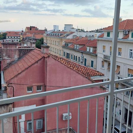 Room With Private Toilet And Balcony In City Center In Shared Apartment Split Exterior foto
