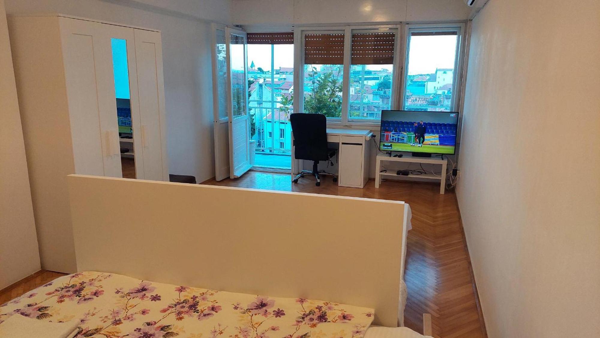 Room With Private Toilet And Balcony In City Center In Shared Apartment Split Exterior foto