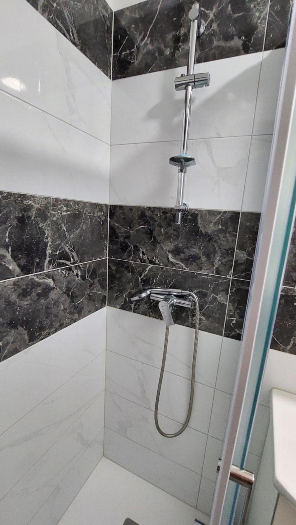 Room With Private Toilet And Balcony In City Center In Shared Apartment Split Exterior foto